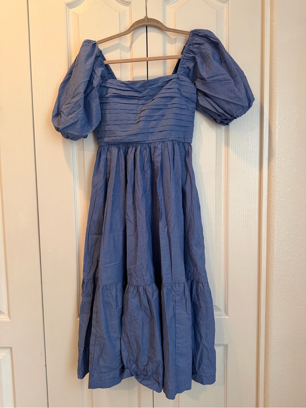 NWOT Abercrombie & Fitch Blue Puff-Sleeve Midi Dress